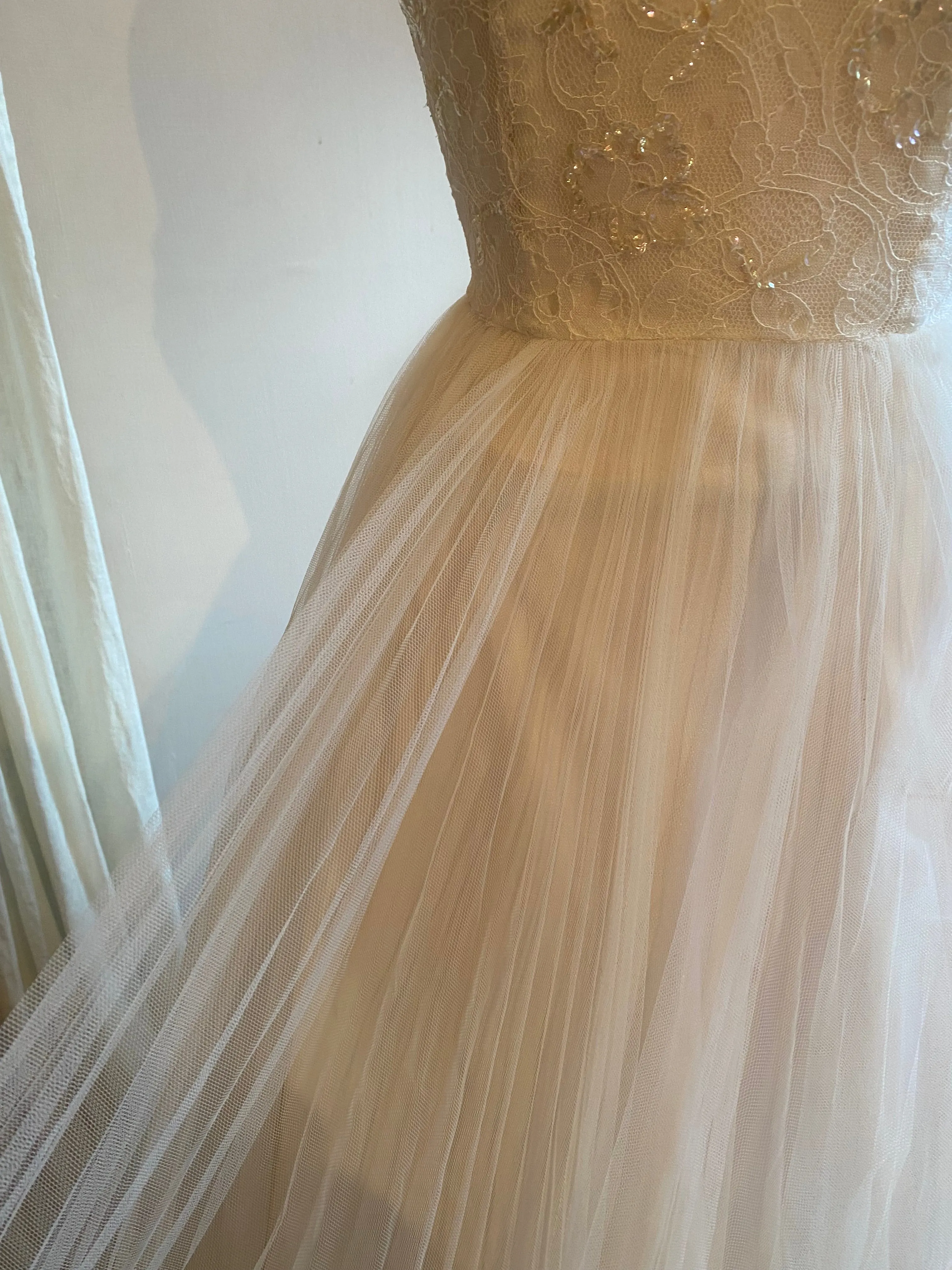 *Earth Angel* 1950's Crystal Pleated Tulle Wedding Dress With Sweetheart Lace Bodice / Small