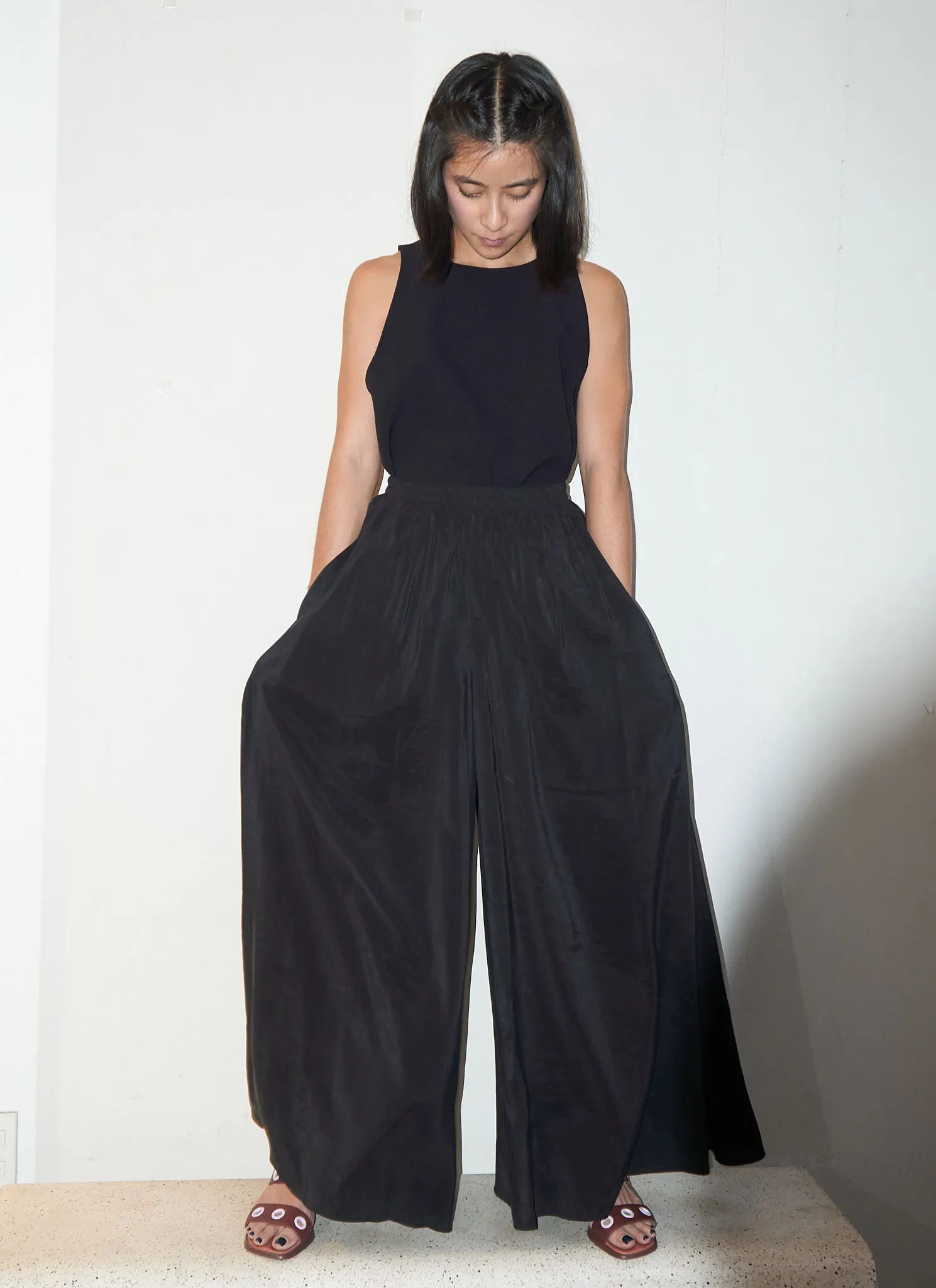 Ochna Long Wide Leg Pocket Pant w/ Elastic in Meteorite Black