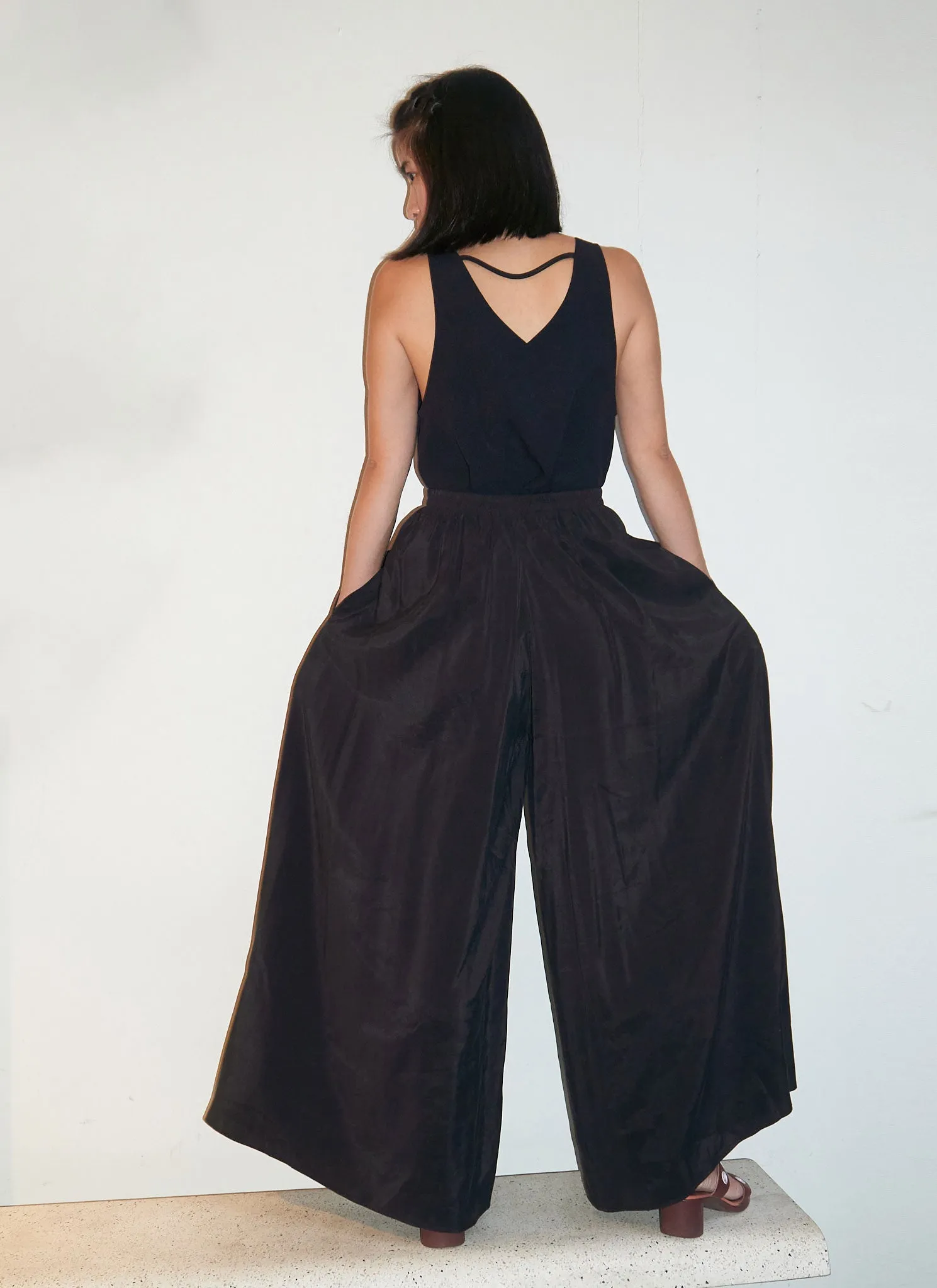 Ochna Long Wide Leg Pocket Pant w/ Elastic in Meteorite Black