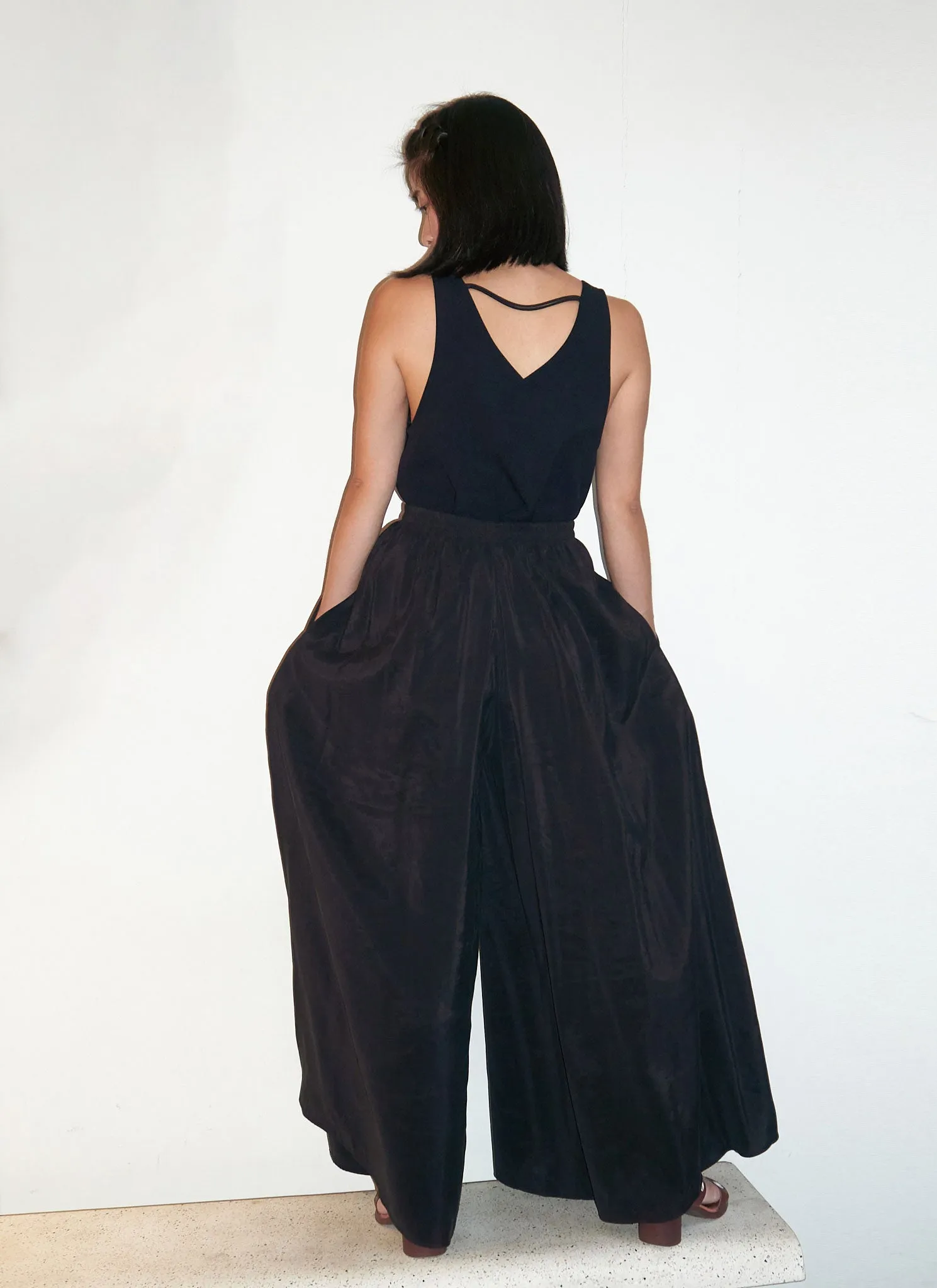 Ochna Long Wide Leg Pocket Pant w/ Elastic in Meteorite Black