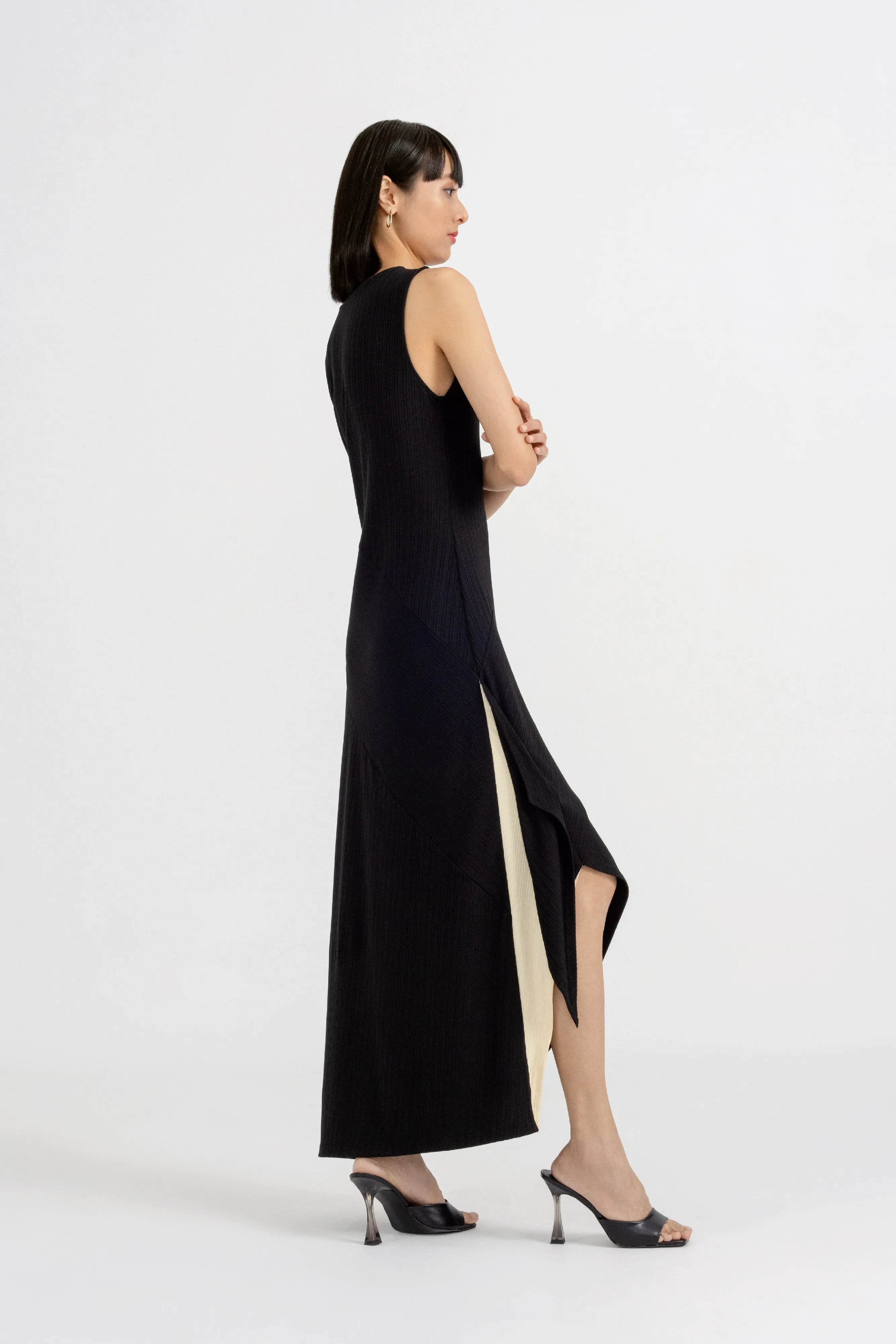 Odelia Slit-Detailed Dress in Jet Black